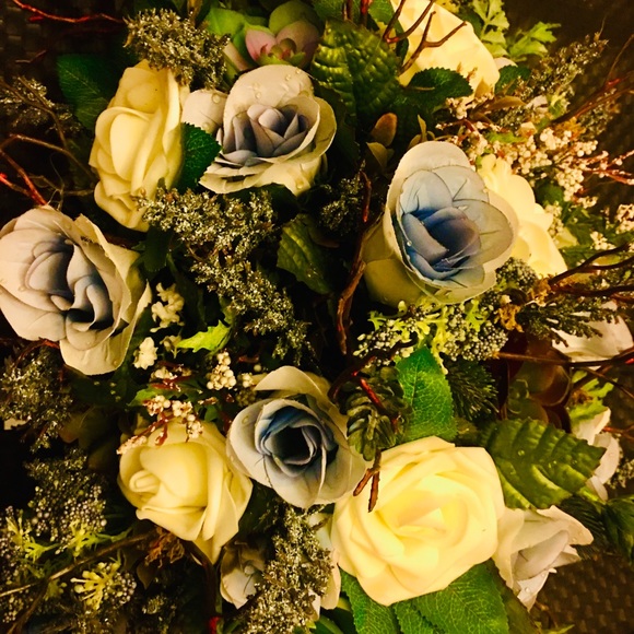 Modern artificial flower arrangement! - Picture 2 of 4